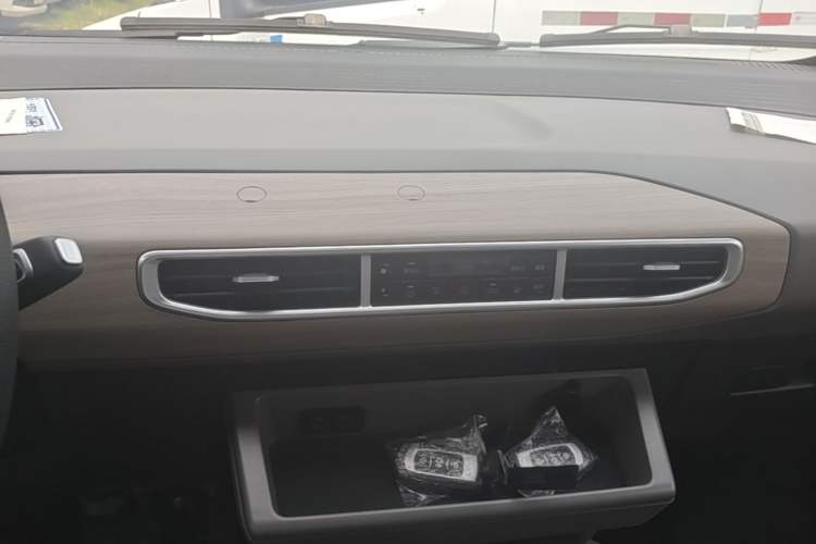 Used CHANGAN KUAYUE Starlight EV 2025 Model 3-Passenger Van, 305 km, Comfort Edition Audio And AC Panel