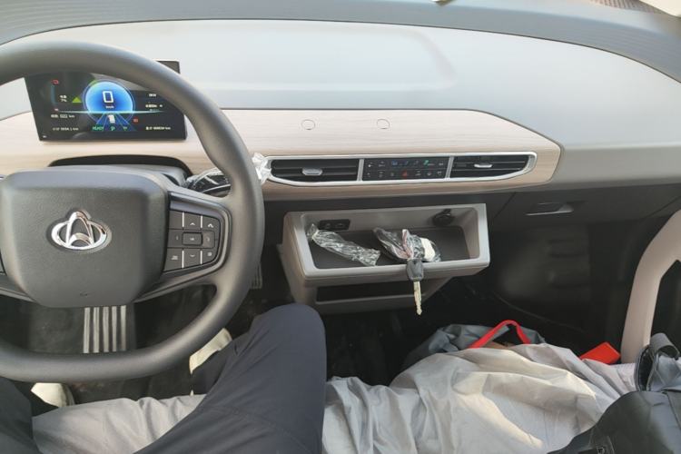 Used CHANGAN KUAYUE Starlight EV 2025 Model 3-Passenger Van, 300 km, Comfort Edition Center Console