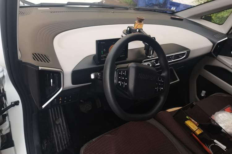 Used CHANGAN KUAYUE Starlight EV 2025 Model 3-Passenger Van, 305 km, Comfort Edition Center Console