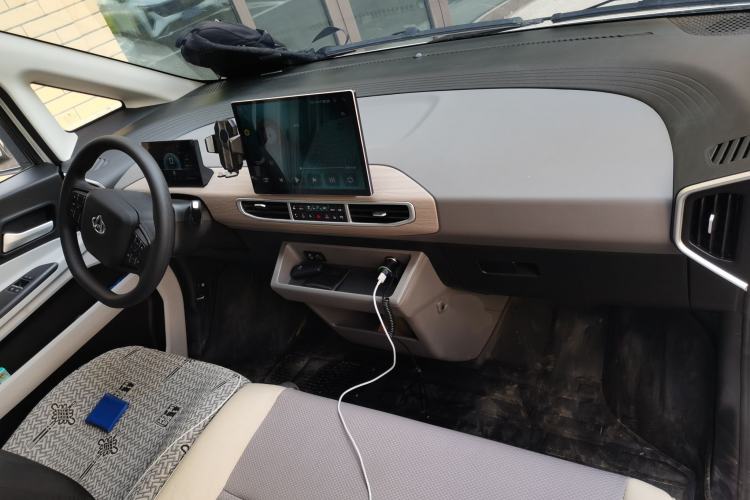 Used CHANGAN KUAYUE Starlight EV 2025 Model 3-Passenger Van, 350 km, Comfort Edition Center Console