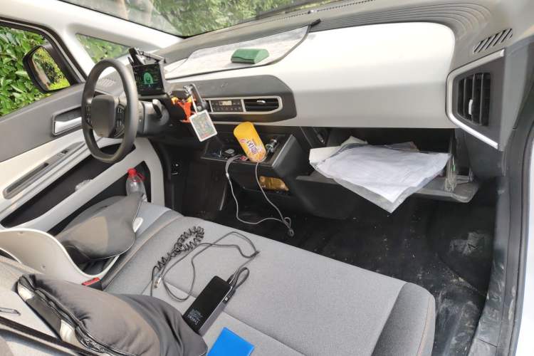 Used CHANGAN KUAYUE Starlight EV 2025 Model 300 km Fast-Charging Comfort Edition—Van Center Console