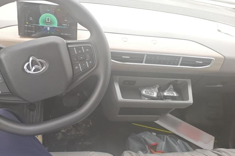 Used CHANGAN KUAYUE Starlight EV 2025 Model 3-Passenger Van, 305 km, Comfort Edition Center Console