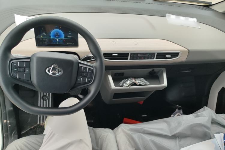 Used CHANGAN KUAYUE Starlight EV 2025 Model 3-Passenger Van, 305 km, Comfort Edition Center Console