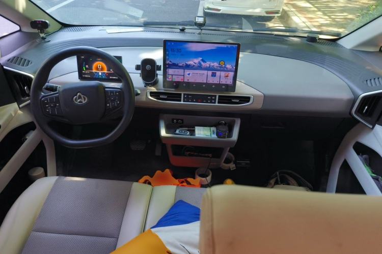 Used CHANGAN KUAYUE Starlight EV 2025 Model 7-Passenger Passenger Vehicle, 300 km, Luxury Edition Center Console