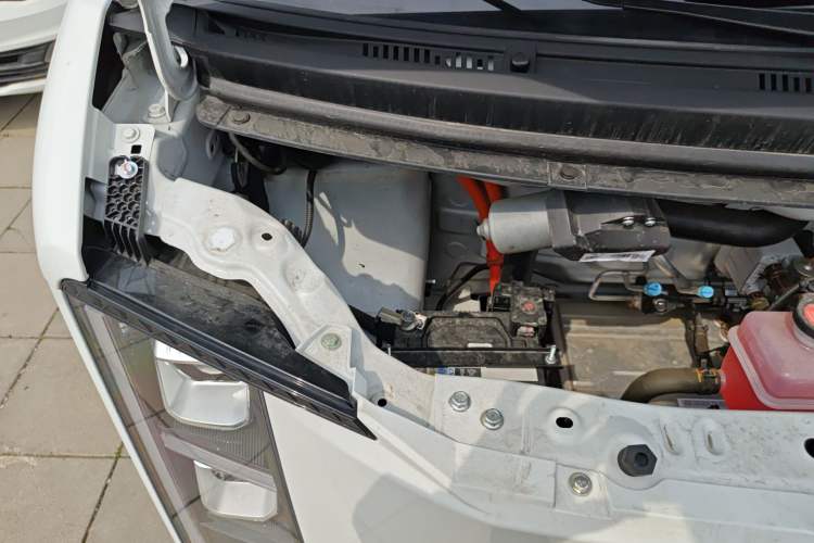 Used CHANGAN KUAYUE Starlight EV 2025 Model 3-Passenger Van, 305 km, Smart Driving Edition Engine Bay Right