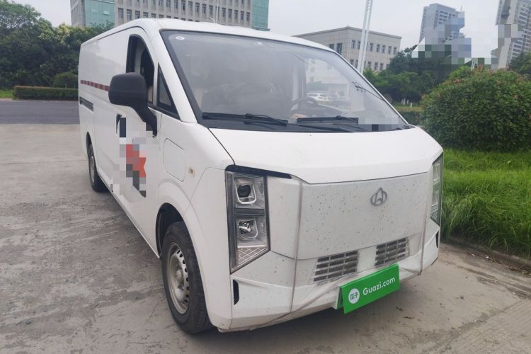 Used CHANGAN KUAYUE Starlight EV 2025 Model 3-Passenger Van, 350 km, Luxury Edition Front Right 45 Deg