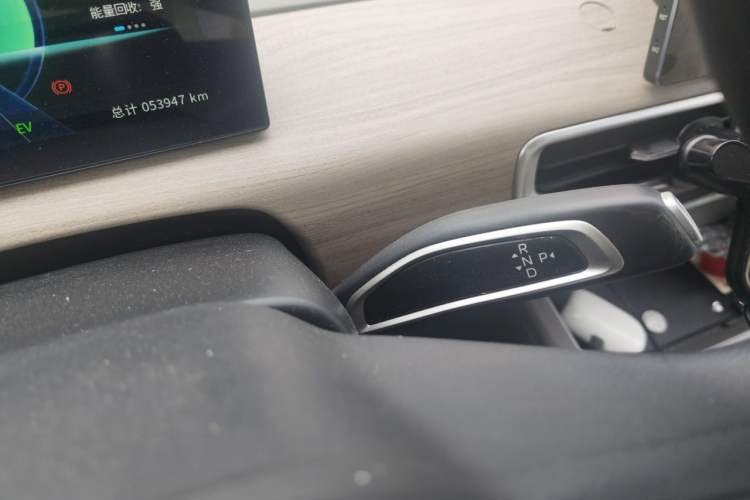 Used CHANGAN KUAYUE Starlight EV 2025 Model 3-Passenger Van, 350 km, Luxury Edition Gear Lever