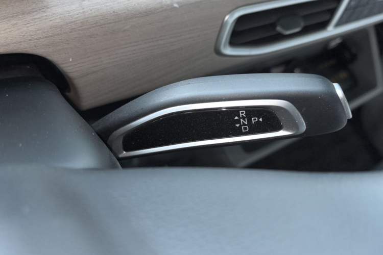 Used CHANGAN KUAYUE Starlight EV 2025 Model 7-Passenger Passenger Vehicle, 350 km, Luxury Edition Gear Lever