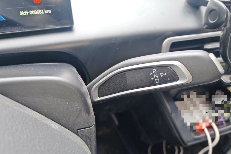 Used CHANGAN KUAYUE Starlight EV 2025 Model 3-Passenger Van, 305 km, Comfort Edition Gear Lever