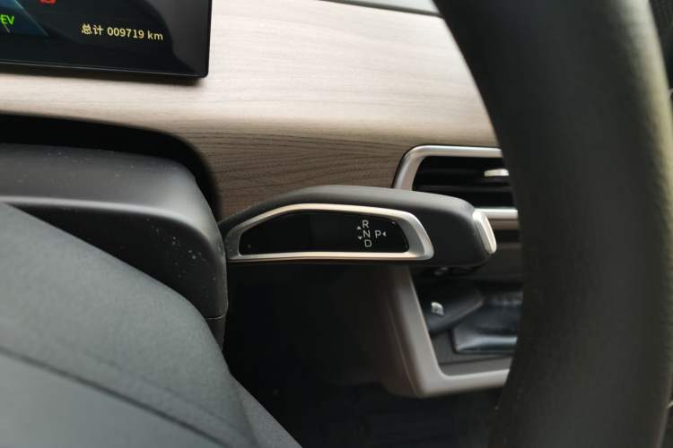 Used CHANGAN KUAYUE Starlight EV 2025 Model 3-Passenger Van, 350 km, Comfort Edition Gear Lever