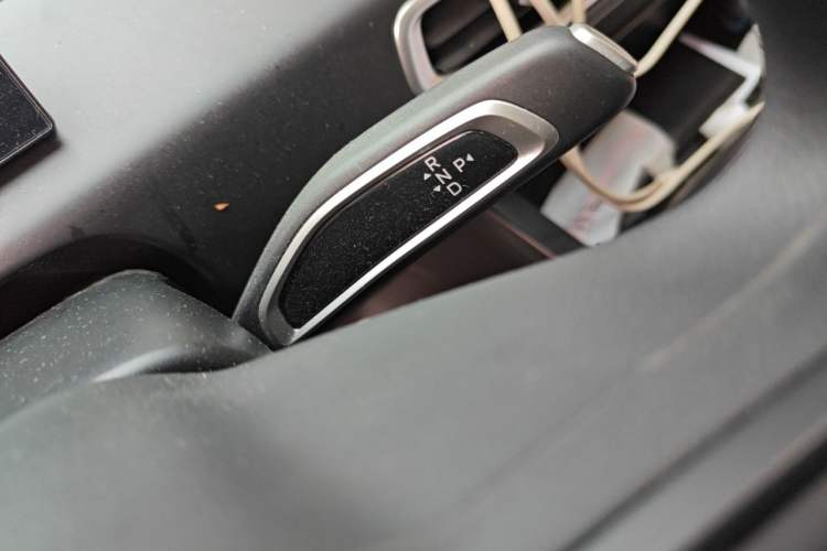 Used CHANGAN KUAYUE Starlight EV 2025 Model 3-Passenger Van, 305 km, Comfort Edition Gear Lever