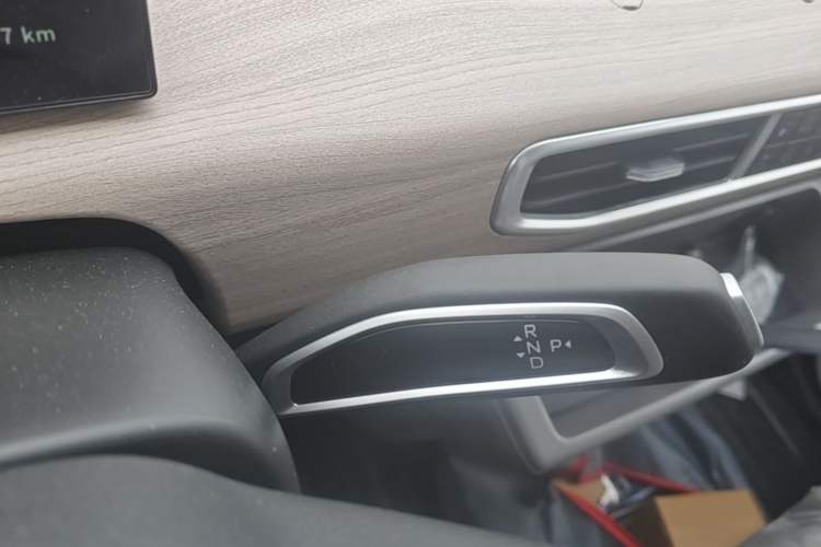 Used CHANGAN KUAYUE Starlight EV 2025 Model 3-Passenger Van, 305 km, Comfort Edition Gear Lever