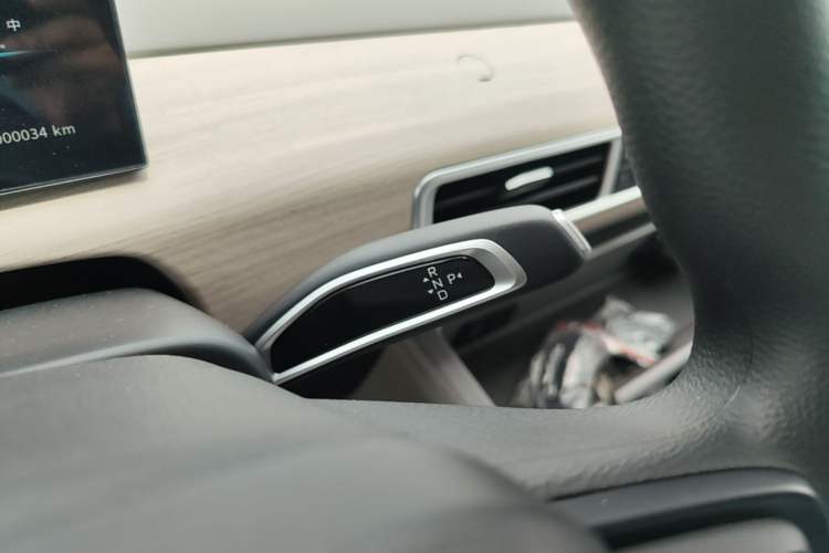 Used CHANGAN KUAYUE Starlight EV 2025 Model 3-Passenger Van, 305 km, Comfort Edition Gear Lever