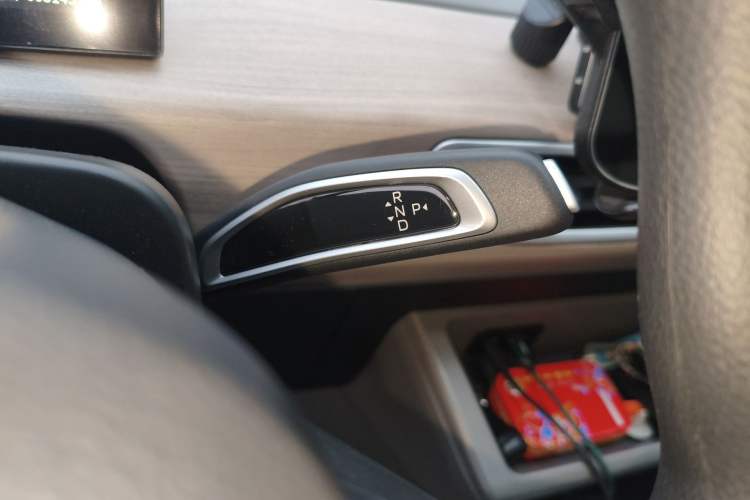 Used CHANGAN KUAYUE Starlight EV 2025 Model 3-Passenger Van, 350 km, Luxury Edition Gear Lever