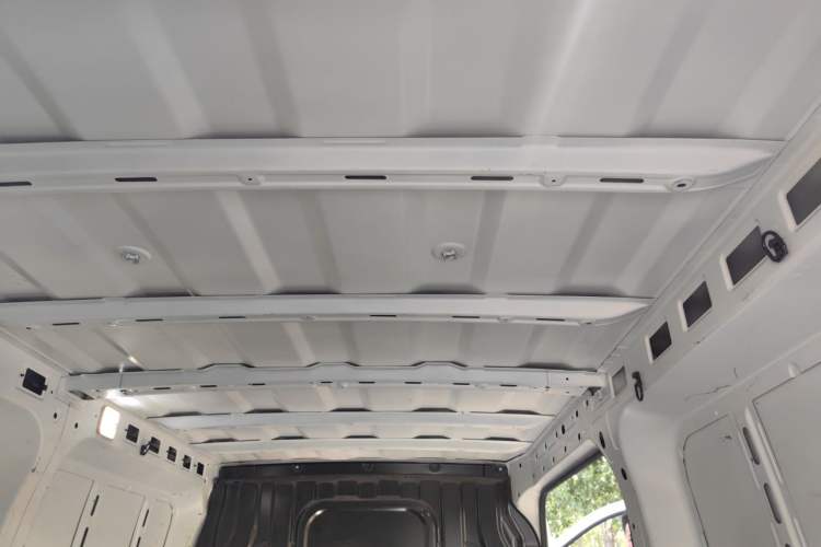Used CHANGAN KUAYUE Starlight EV 2025 Model 3-Passenger Van, 305 km, Luxury Edition Headliner