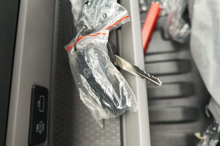 Used CHANGAN KUAYUE Starlight EV 2025 Model 3-Passenger Van, 305 km, Comfort Edition Interior 1