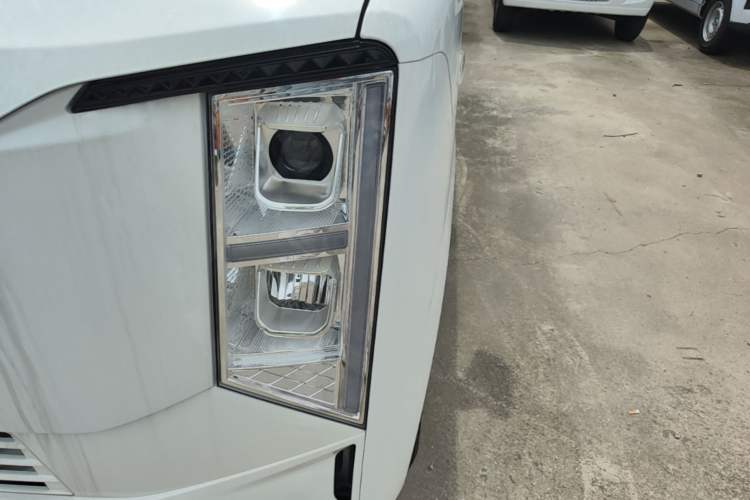 Used CHANGAN KUAYUE Starlight EV 2025 Model 3-Passenger Van, 305 km, Comfort Edition Left Front Headlight