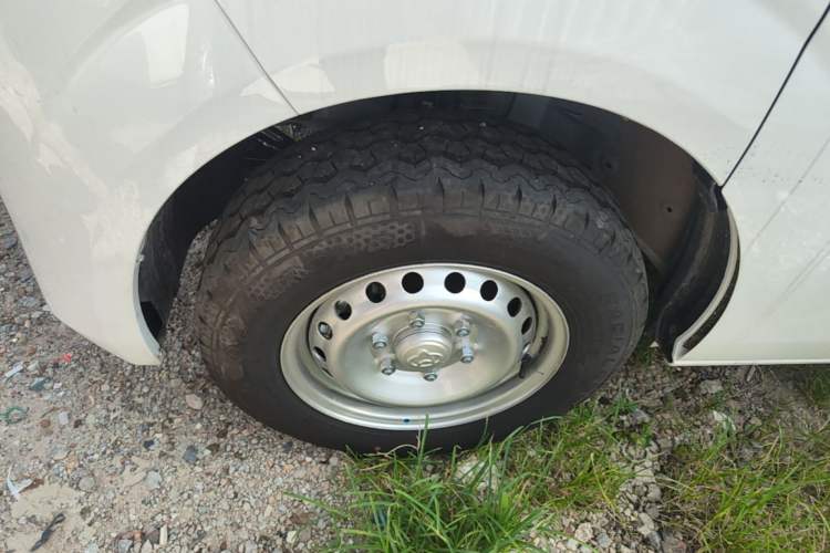 Used CHANGAN KUAYUE Starlight EV 2025 Model 3-Passenger Van, 300 km, Comfort Edition Left Front Wheel Hub