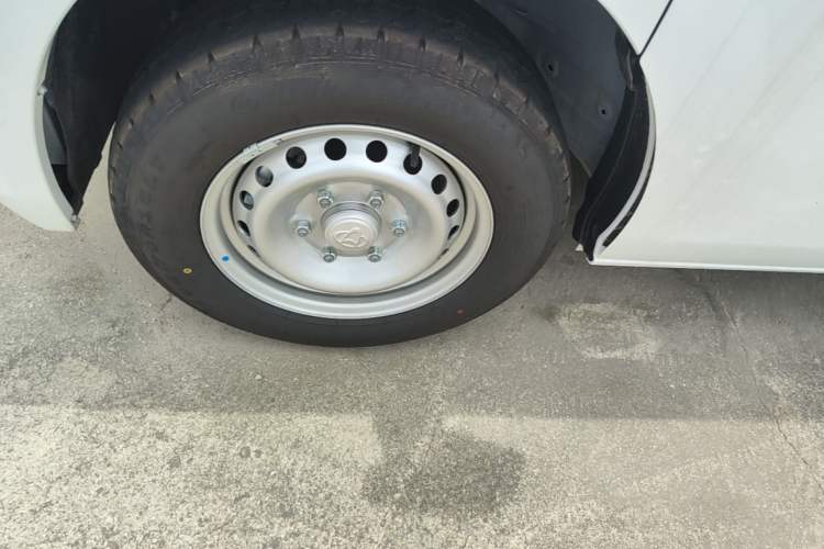 Used CHANGAN KUAYUE Starlight EV 2025 Model 3-Passenger Van, 305 km, Comfort Edition Left Front Wheel Hub