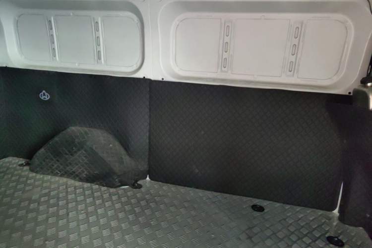Used CHANGAN KUAYUE Starlight EV 2025 Model 300 km Fast-Charging Comfort Edition—Van Left Rear Seat