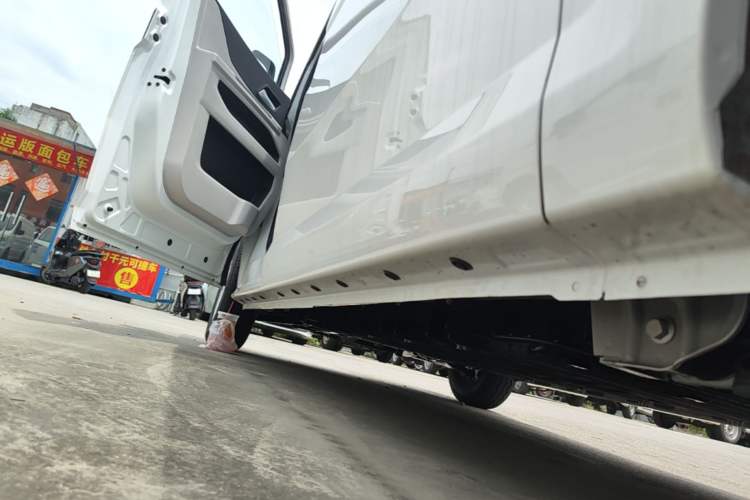 Used CHANGAN KUAYUE Starlight EV 2025 Model 3-Passenger Van, 305 km, Comfort Edition Left Side Sill