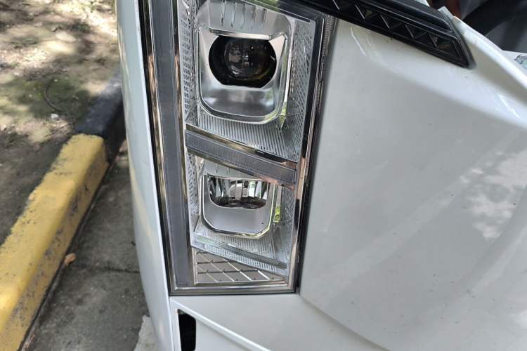 Used CHANGAN KUAYUE Starlight EV 2025 Model 7-Passenger Passenger Vehicle, 350 km, Comfort Edition Right Front Headlight