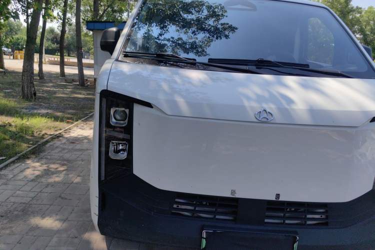Used CHANGAN KUAYUE Starlight EV 2025 Model 3-Passenger Van, 305 km, Luxury Edition Right Front Headlight