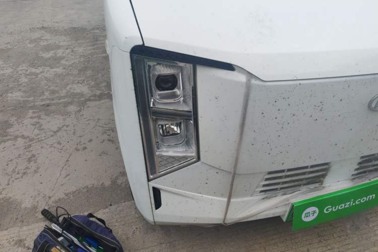 Used CHANGAN KUAYUE Starlight EV 2025 Model 3-Passenger Van, 350 km, Luxury Edition Right Front Headlight