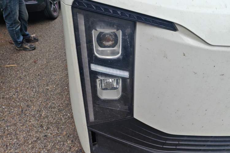 Used CHANGAN KUAYUE Starlight EV 2025 Model 3-Passenger Van, 305 km, Comfort Edition Right Front Headlight
