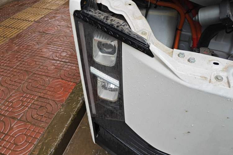 Used CHANGAN KUAYUE Starlight EV 2025 Model 3-Passenger Van, 305 km, Comfort Edition Right Front Headlight