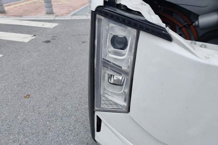 Used CHANGAN KUAYUE Starlight EV 2025 Model 7-Passenger Passenger Vehicle, 350 km, Luxury Edition Right Front Headlight