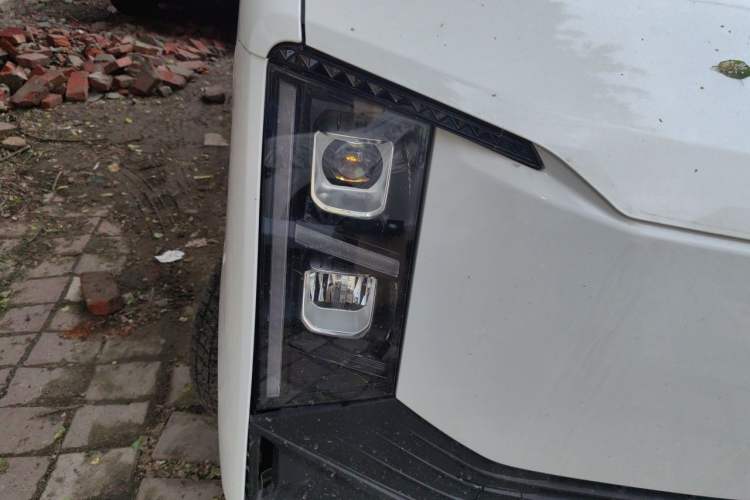 Used CHANGAN KUAYUE Starlight EV 2025 Model 300 km Fast-Charging Comfort Edition—Van Right Front Headlight
