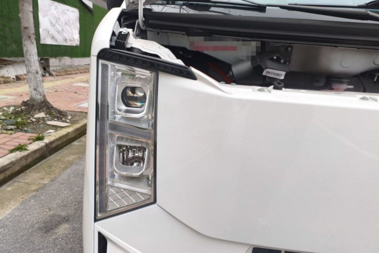Used CHANGAN KUAYUE Starlight EV 2025 Model 3-Passenger Van, 350 km, Luxury Edition Right Front Headlight