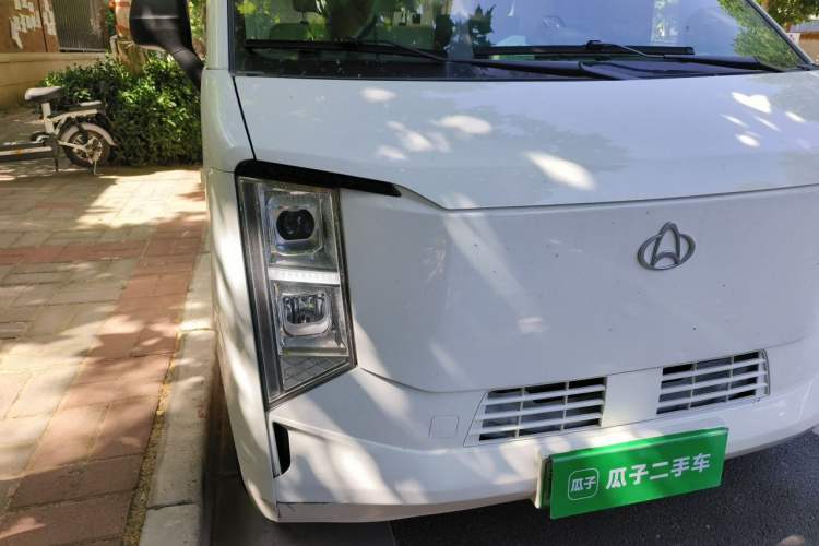 Used CHANGAN KUAYUE Starlight EV 2025 Model 7-Passenger Passenger Vehicle, 300 km, Luxury Edition Right Front Headlight