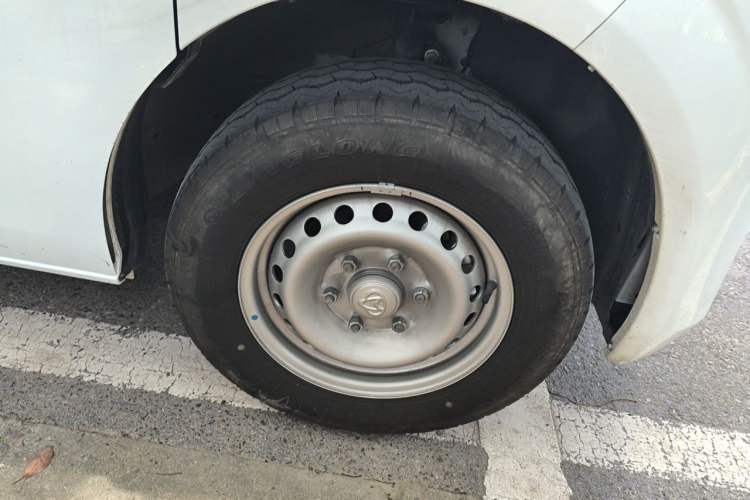 Used CHANGAN KUAYUE Starlight EV 2025 Model 7-Passenger Passenger Vehicle, 350 km, Comfort Edition Right Front Wheel Hub