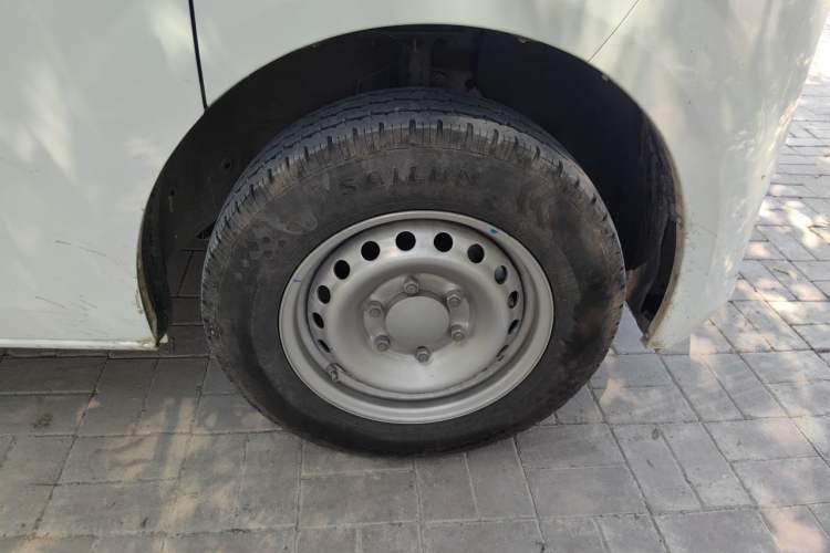 Used CHANGAN KUAYUE Starlight EV 2025 Model 3-Passenger Van, 305 km, Luxury Edition Right Front Wheel Hub