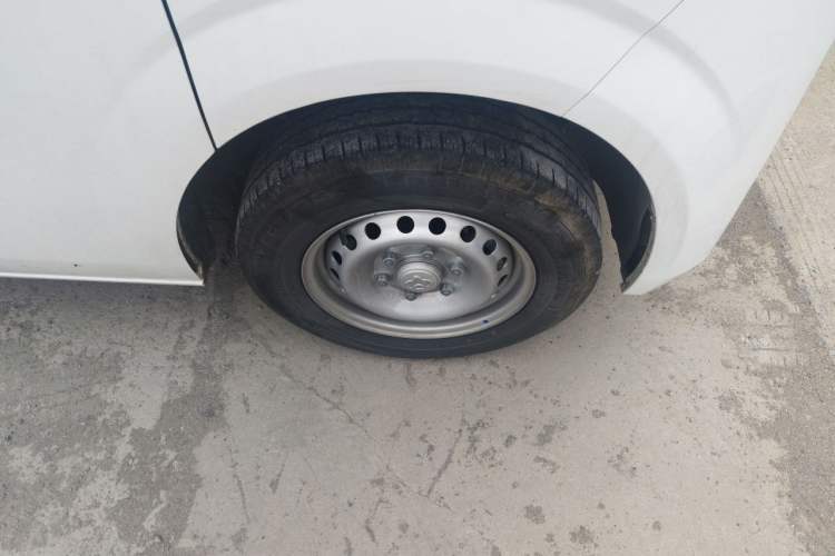 Used CHANGAN KUAYUE Starlight EV 2025 Model 3-Passenger Van, 350 km, Luxury Edition Right Front Wheel Hub