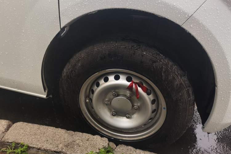 Used CHANGAN KUAYUE Starlight EV 2025 Model 3-Passenger Van, 305 km, Comfort Edition Right Front Wheel Hub