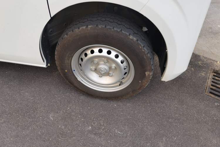 Used CHANGAN KUAYUE Starlight EV 2025 Model 3-Passenger Van, 350 km, Comfort Edition Right Front Wheel Hub