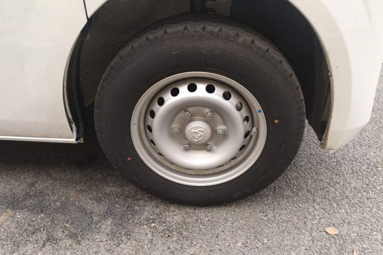 Used CHANGAN KUAYUE Starlight EV 2025 Model 3-Passenger Van, 350 km, Luxury Edition Right Front Wheel Hub