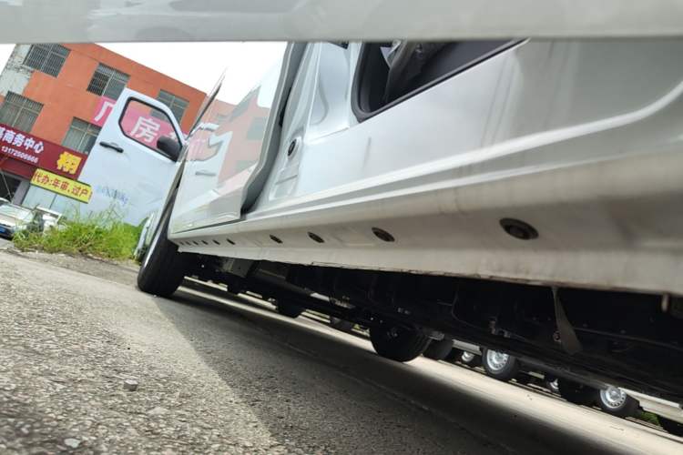 Used CHANGAN KUAYUE Starlight EV 2025 Model 3-Passenger Van, 305 km, Comfort Edition Right Side Sill