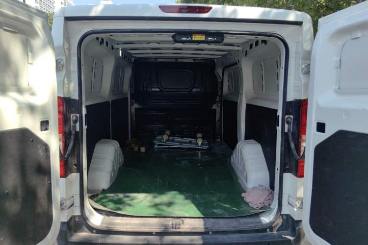 Used CHANGAN KUAYUE Starlight EV 2025 Model 3-Passenger Van, 305 km, Luxury Edition Trunk