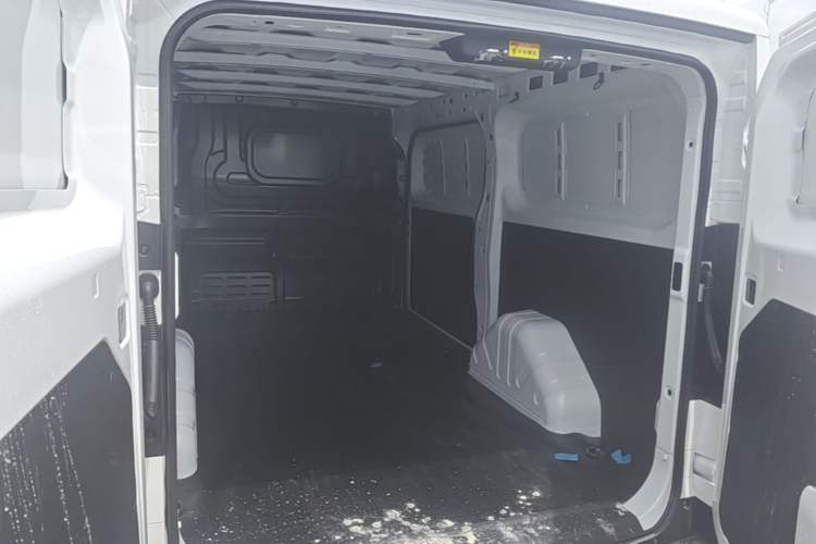 Used CHANGAN KUAYUE Starlight EV 2025 Model 3-Passenger Van, 305 km, Comfort Edition Trunk