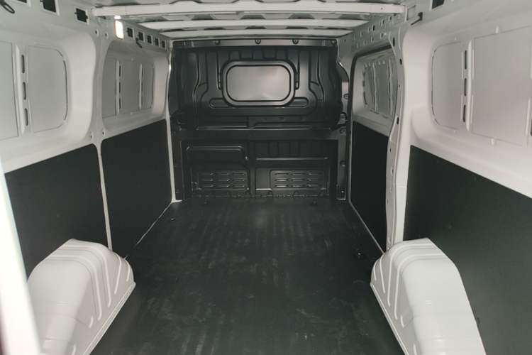 Used CHANGAN KUAYUE Starlight EV 2025 Model 3-Passenger Van, 305 km, Comfort Edition Trunk