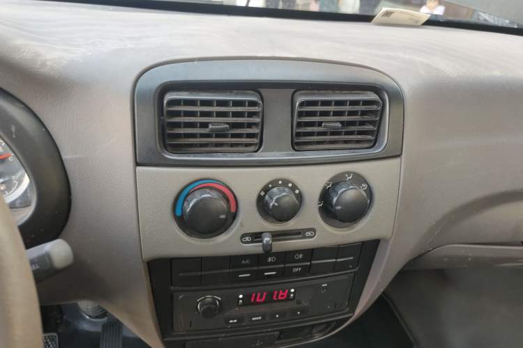 Used CHANGAN KUAYUE V3 2021 1.2L Standard Edition 5-Seater Multi-Purpose Passenger Vehicle DK12C Audio And AC Panel