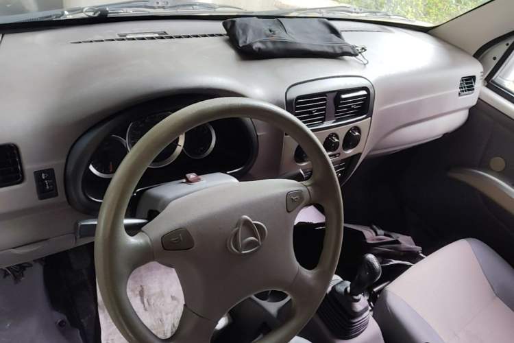 Used CHANGAN KUAYUE V3 2021 1.2L Standard Edition Van 2-Seater Model DK12C Center Console