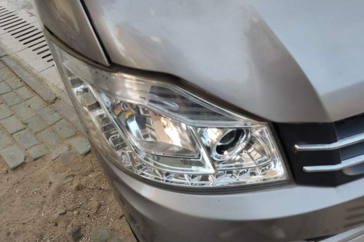 Used CHANGAN KUAYUE V3 2021 1.2L Standard Edition 5-Seater Multi-Purpose Passenger Vehicle DK12C Right Front Headlight
