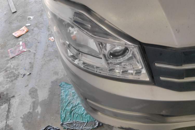 Used CHANGAN KUAYUE V3 2021 1.2L Standard Edition 5-Seater Multi-Purpose Passenger Vehicle DK12C Right Front Headlight