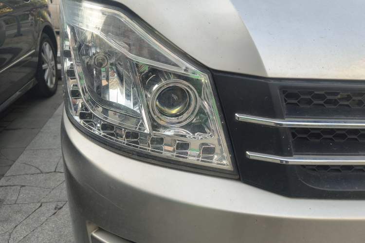 Used CHANGAN KUAYUE V3 2021 1.2L Standard Edition 7-Seater Multi-Purpose Passenger Vehicle DK12C Right Front Headlight