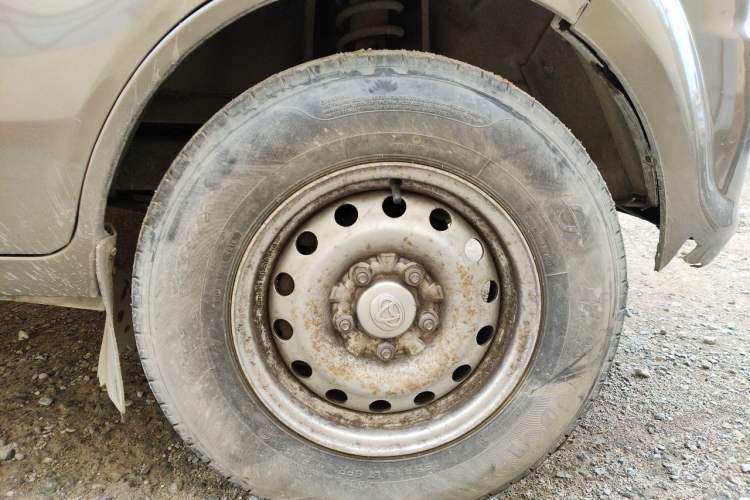 Used CHANGAN KUAYUE V5 2013 1.5L Comfort Version DAM15R Right Front Wheel Hub